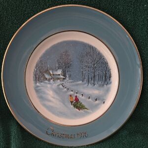 Vintage Christmas 1976 Decorative Plate - Ceramic